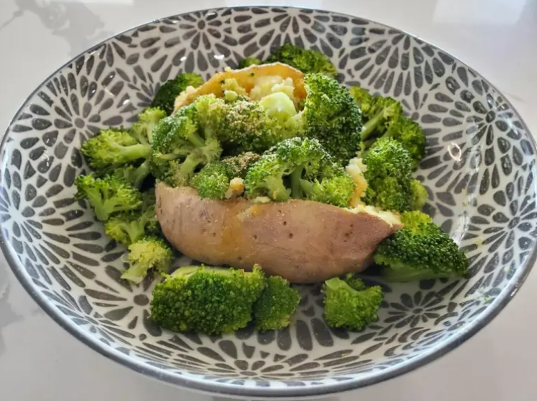 Cheesy Garlic Potato & Broccoli